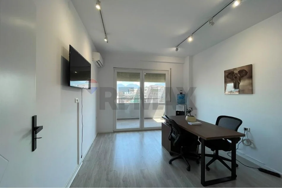 Tirane, jepet me qera , 140 m²
