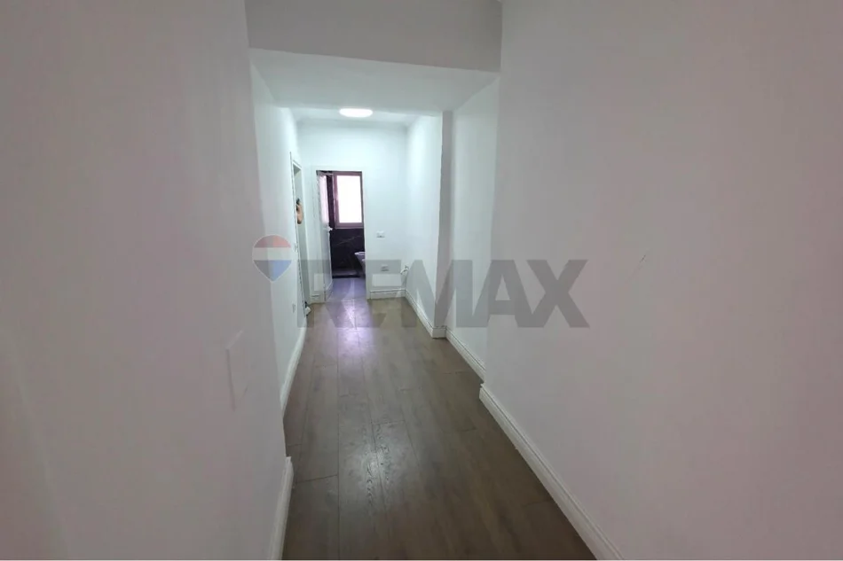 Tirane, jepet me qera zyre Kati 2, 145 m² 1.100 € (Rruga Abdyl Frasheri)