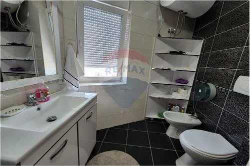 Tirane, jepet me qera apartament 2+1 Kati 9, 79 m² 650 € (Rruga Frosina Plaku)