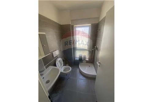 Tirane, jepet me qera apartament 2+1 , 95 m² 550 € (Kompleksi Kontakt, Shqipëri)