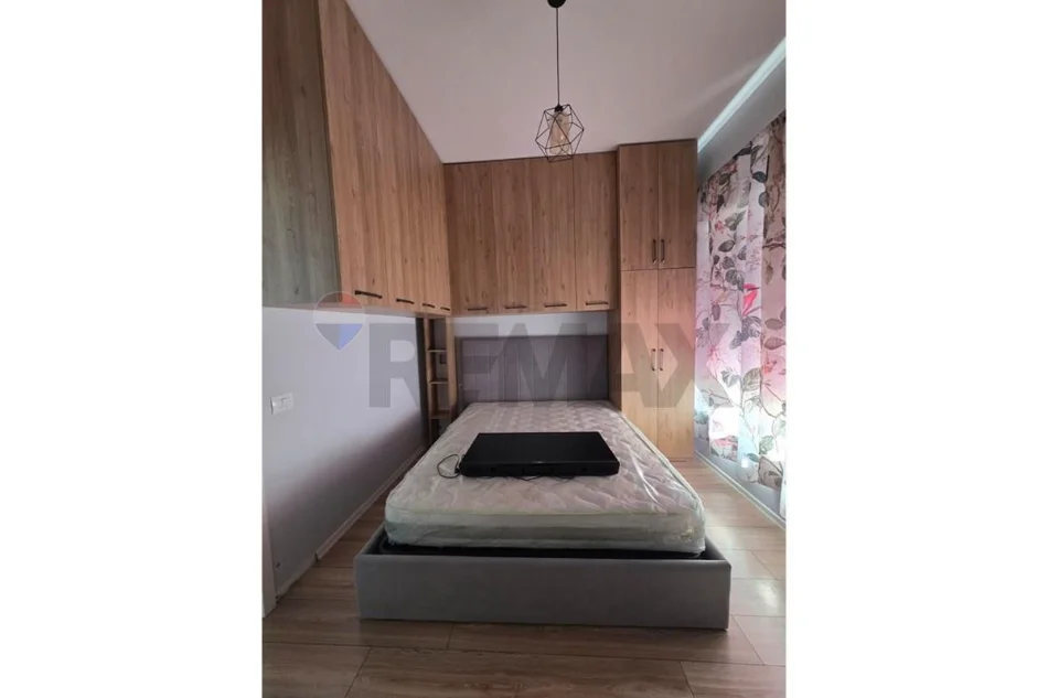 Tirane, jepet me qera apartament 1+1 Kati 5, 50 m² 400 € 