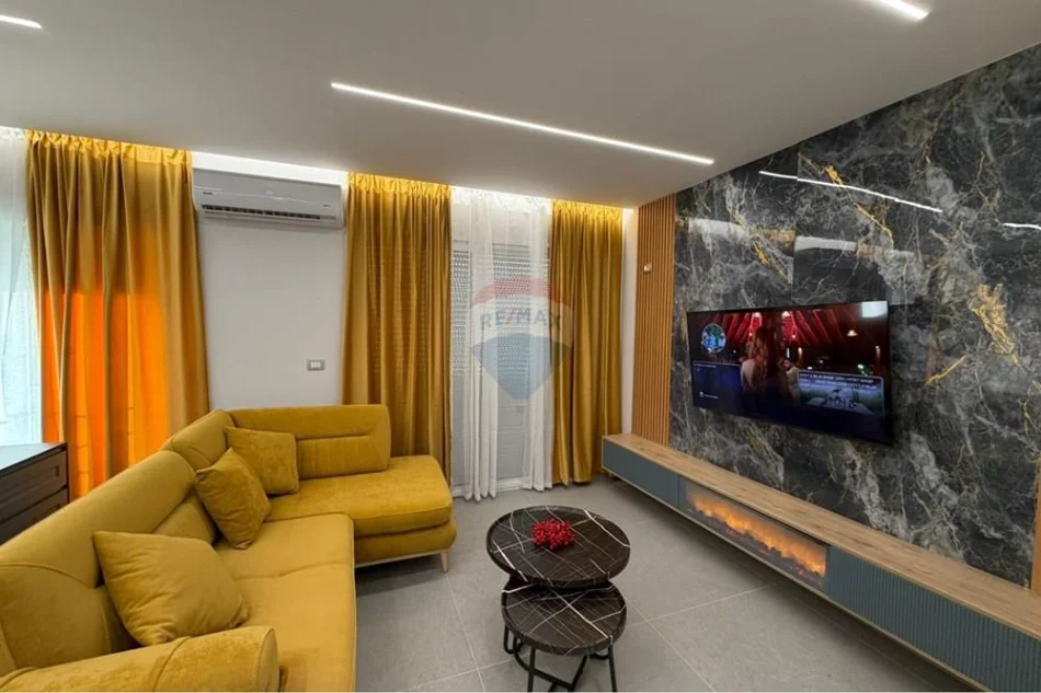 Vlore - Lungomare, jepet me qera apartament 1+1 Kati 4, 67 m² 700 € (Rruga Dhimitër Konomi, Ujë i Ftohtë, Vlorë)