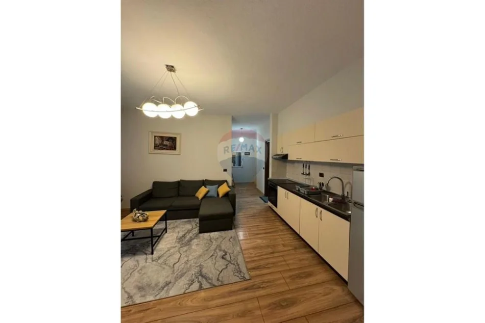 Tirane, jepet me qera apartament 2+1 , 100 m² 800 € (Myslym shyri)