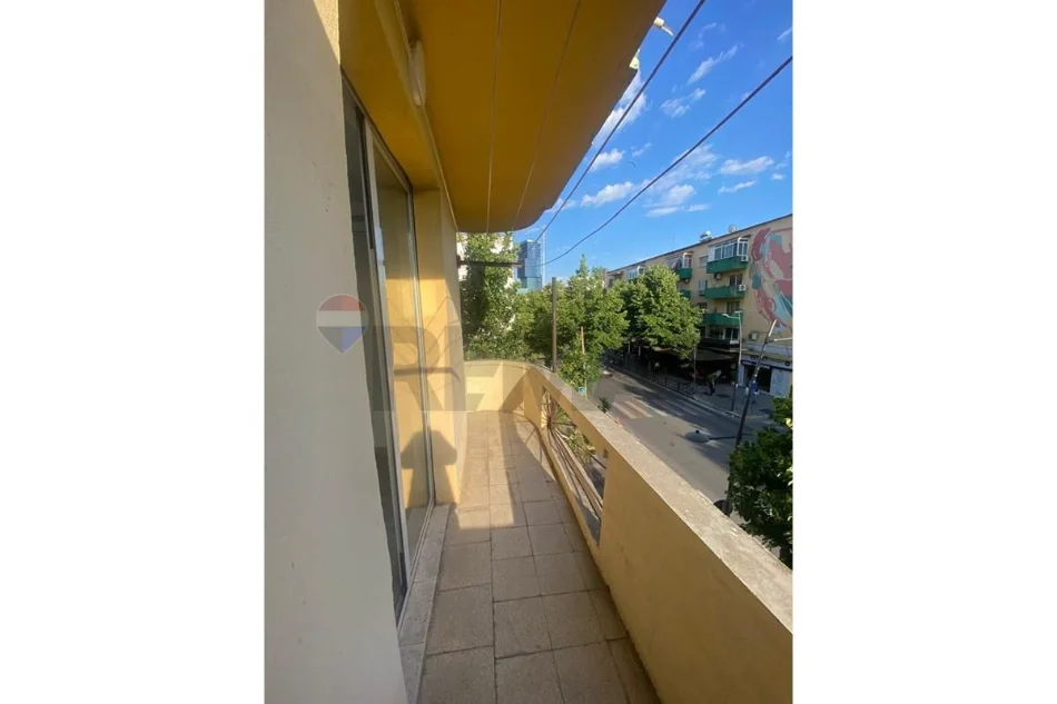 Tirane, jepet me qera zyre Kati 2, 86 m² 600 € 