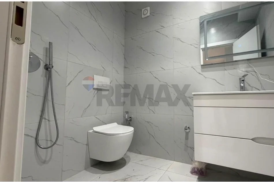 Tirane, jap me qera apartament 1+1 Kati 1, 53 m² 650 € (Komuna e Parisit)