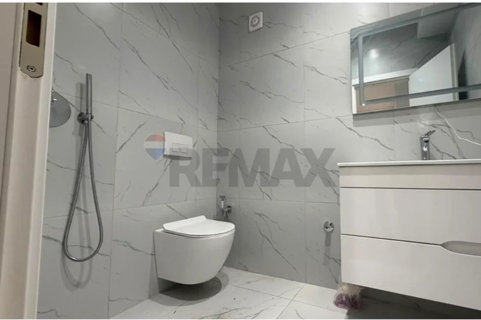 Tirane, JEPET ME QERA  apartament 1+1+Ballkon Kati 1, 53 m² (KOMUNA E PARISIT)