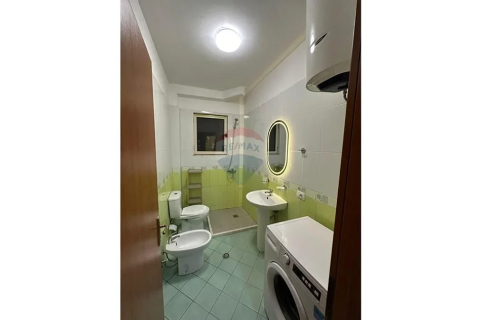 Vlore, jepet me qera apartament 1+1 Kati 7, 75 m² 400 € (Rruga e Cipajve, Vlore)