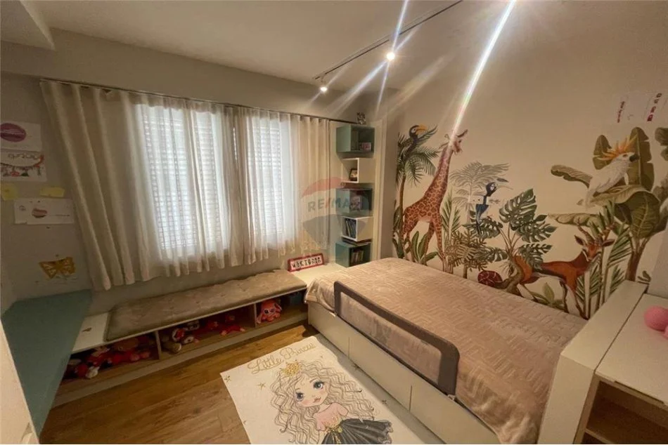 Tirane, shitet apartament 3+1+Ballkon Kati 4, 150 m² 380.000 € 