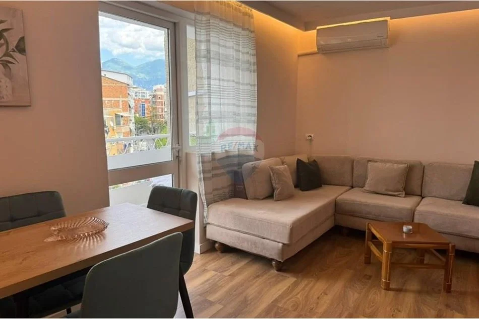 Tirane, jepet me qera apartament 1+1+Ballkon Kati 5, 60 m² 600 € 
