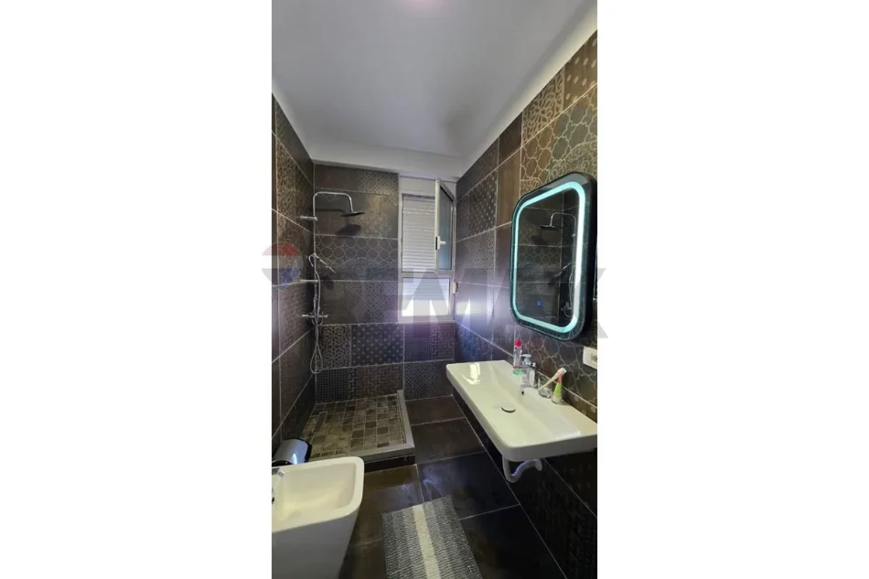 Vlore - Lungomare, shitet apartament+verande | Penthouse 2+1+Ballkon Kati 5, 117 m² 270.000 € (Rruga Dhimitër Konomi, Vlore)