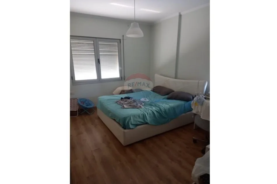Tirane, shitet apartament , 151 m² 301.500 € 