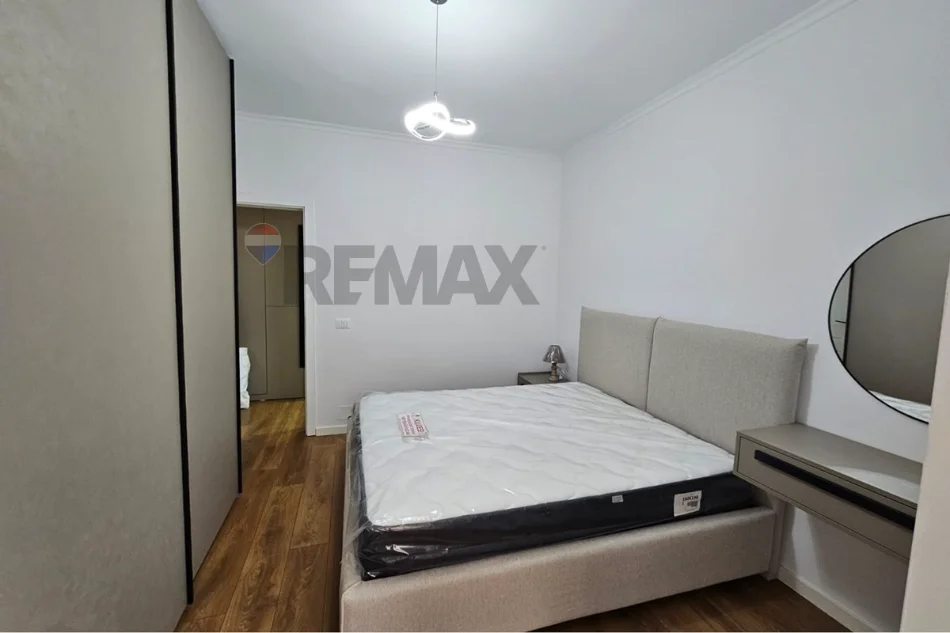Tirane, jepet me qera apartament 2+1 , 90 m² 