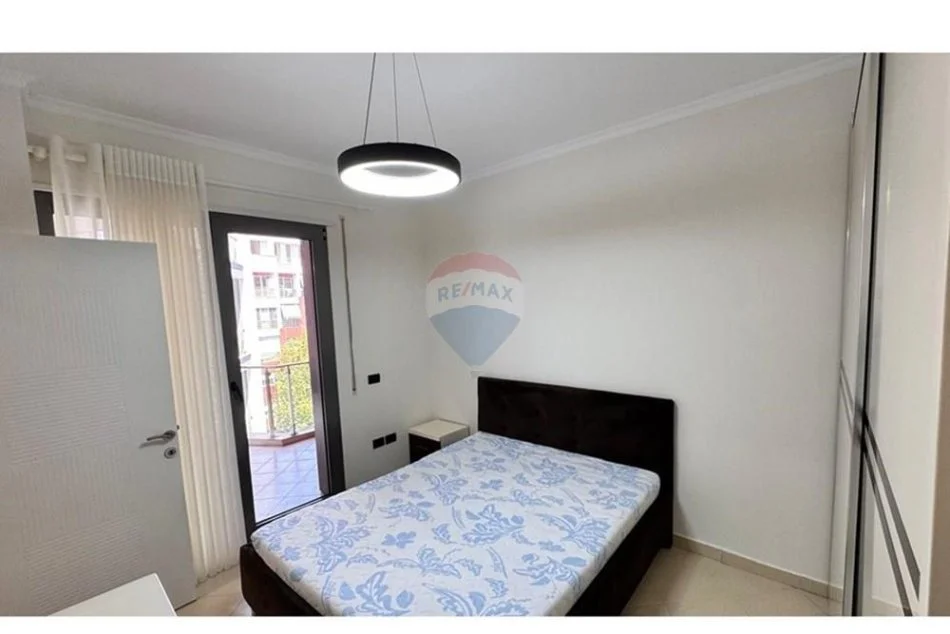 Tirane, jepet me qera apartament 1+1+Ballkon , 88 m² 800 € 