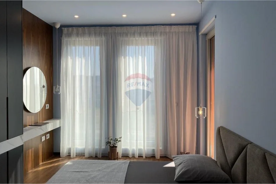 Tirane, jepet me qera apartament 1+1 , 87 m² 900 € (Rezidenca Foleja e Gjelber)
