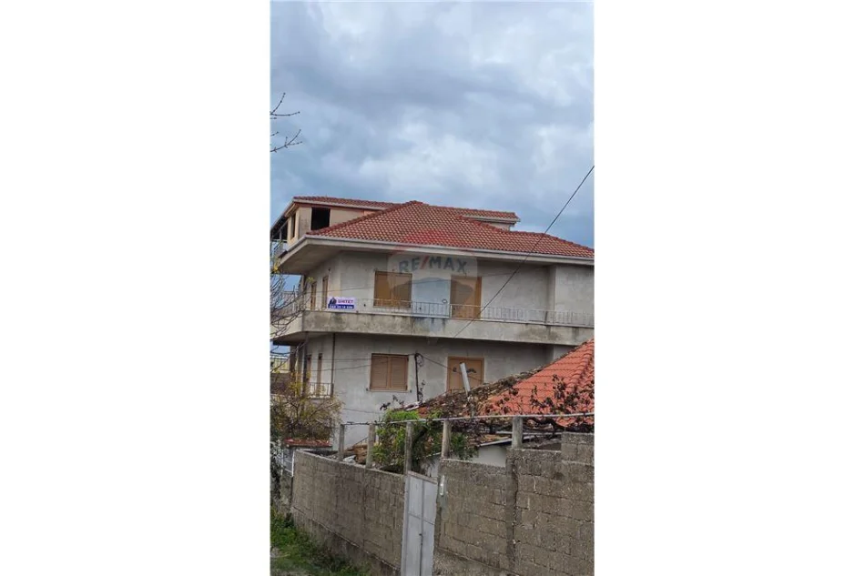 Vlore, shitet Vile Vile 4 Katshe , 407 m² 250.000 € (Rruga Demokracia, Vlore)