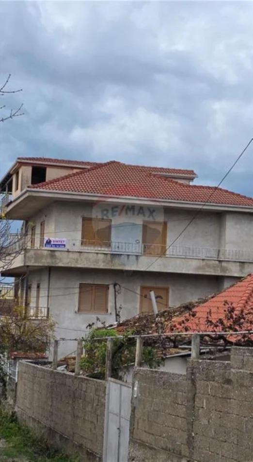 Vlore, shitet Vile Vile 3 Katshe , 407 m² 230.000 € (Rruga Demokracia, Vlorë)