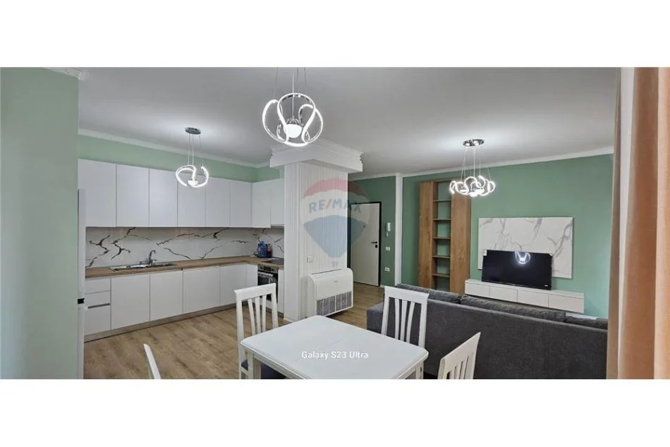 Tirane, jepet me qera apartament 2+1+Ballkon , 111 m² 1.300 € 