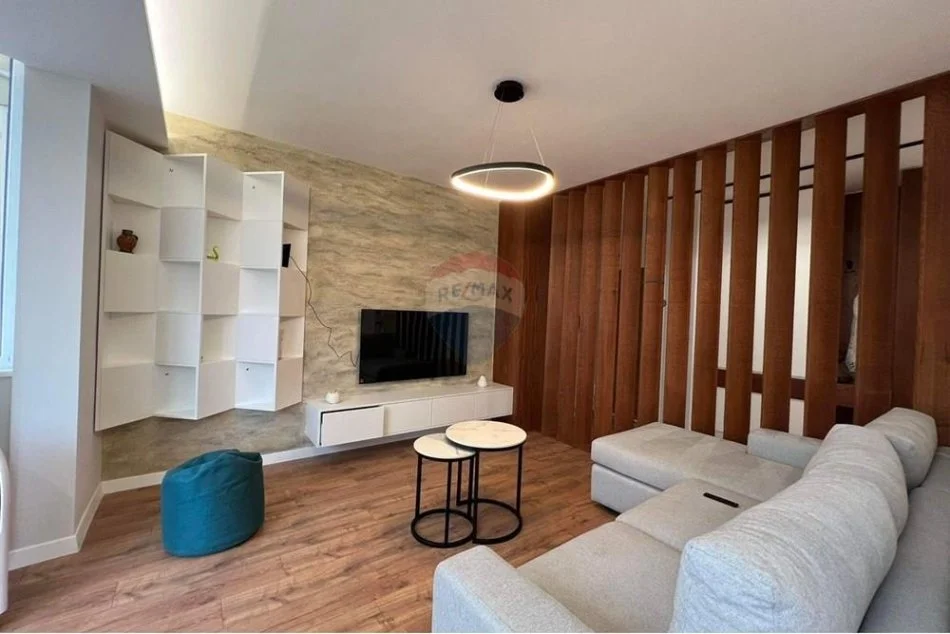 Tirane, jepet me qera apartament 2+1+Ballkon Kati 1, 88 m² 800 € 