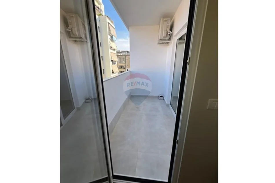 Tirane, shitet apartament 1+1+Ballkon Kati 3, 53 m² 150.000 € (Rruga Mine Peza)