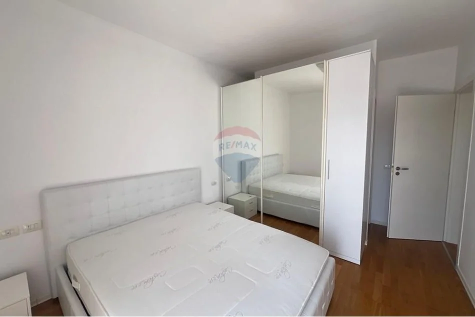 Tirane, jepet me qera apartament 2+1 , 98 m² 800 € (Kopshti botanik) ID: 1003-299