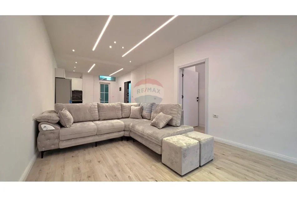 Vlore, shitet apartament 1+1 Kati 9, 78 m² 120.000 € (Rruga Dush Strati, pranë Zjarrfikëses)