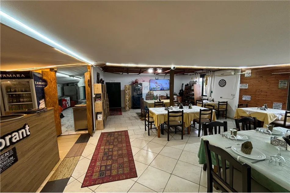 Vlore - Lungomare, shitet ambjent biznesi Kati 0, 1.400 m² 30.000 € (Rruga Sazani, Vlore)