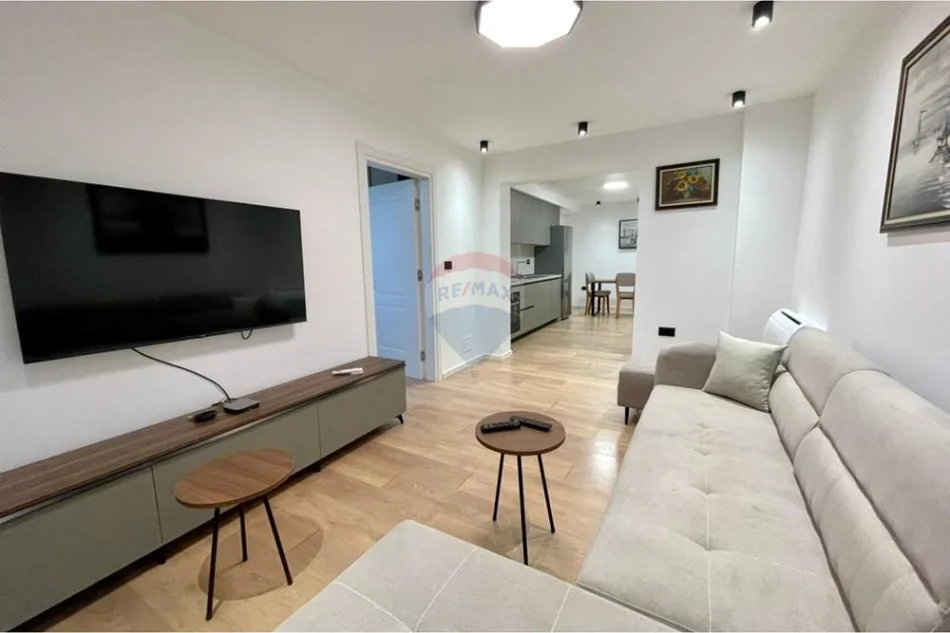 Tirane, jepet me qera apartament 1+1+Ballkon Kati 1, 52 m² 500 € (Kinostudio)