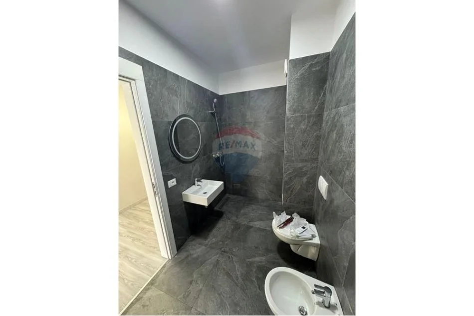 Tirane, jepet me qera apartament 1+1+Ballkon , 70 m² 500 € (Bulevardi i Ri)