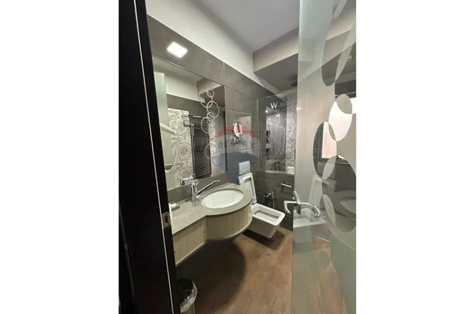 Tirane, shitet , 657 m² 2.800.000 € (Rruga Abdi Toptani, Tiranë)