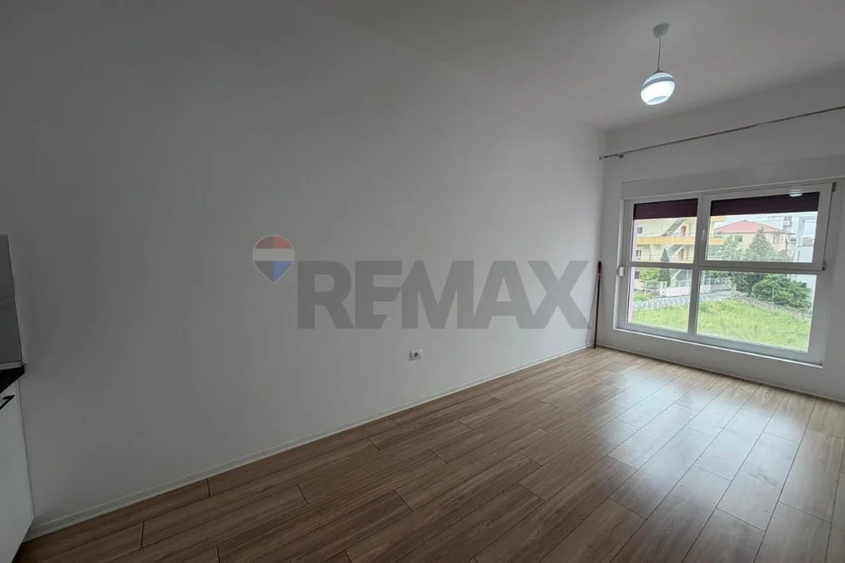 Tirane, jepet me qera apartament 2+1+Ballkon Kati 4, 76 m² 350 € (Kompleksi Mangalem)