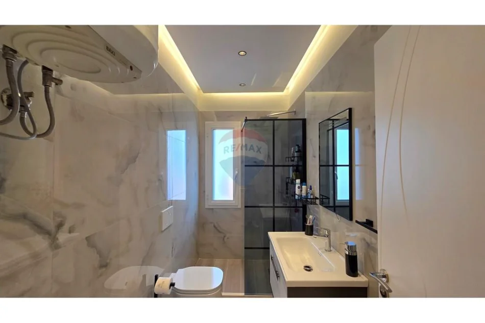 Vlore, shitet apartament 1+1 Kati 10, 85 m² 195.000 € (Rruga Kosova, Vlore)