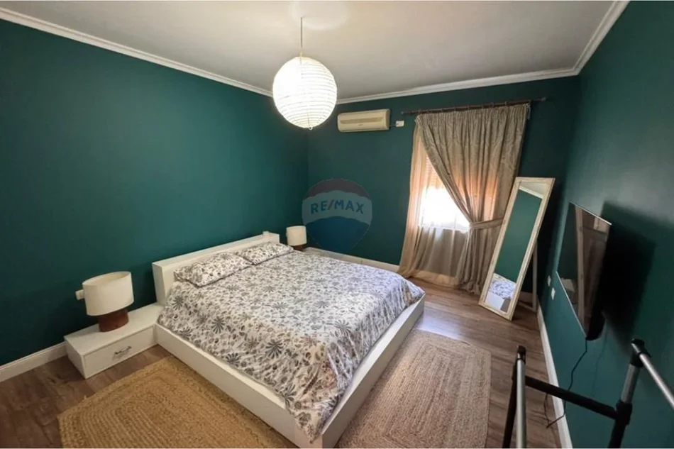 Tirane, jepet me qera apartament 2+1+Ballkon Kati 8, 93 m² 750 € (Blloku i Ambasadave)