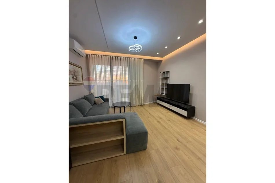 Tirane, jepet me qera apartament 2+1 , 104 m² 1.299 €