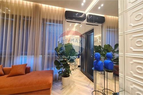 Tirane, jepet me qera apartament 1+1 , 60 m² 1.000 € (Square 21)