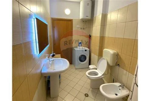 Vlore, shitet apartament 1+1+Ballkon Kati 6, 70 m² 160.000 € (Lungomare)