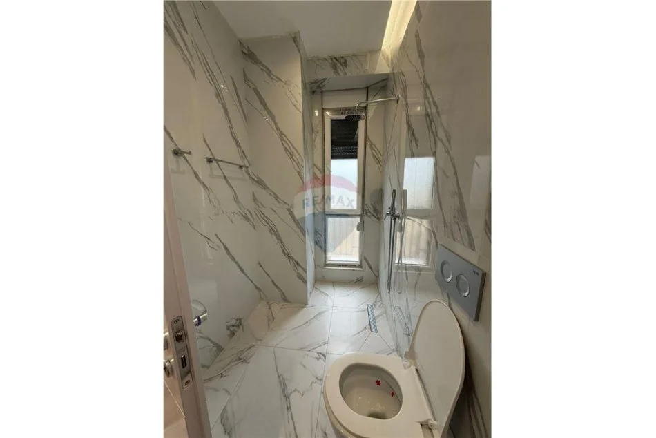 Tirane, jepet me qera apartament 2+1 , 113 m² 950 € (Ish Fusha e Aviaciont)