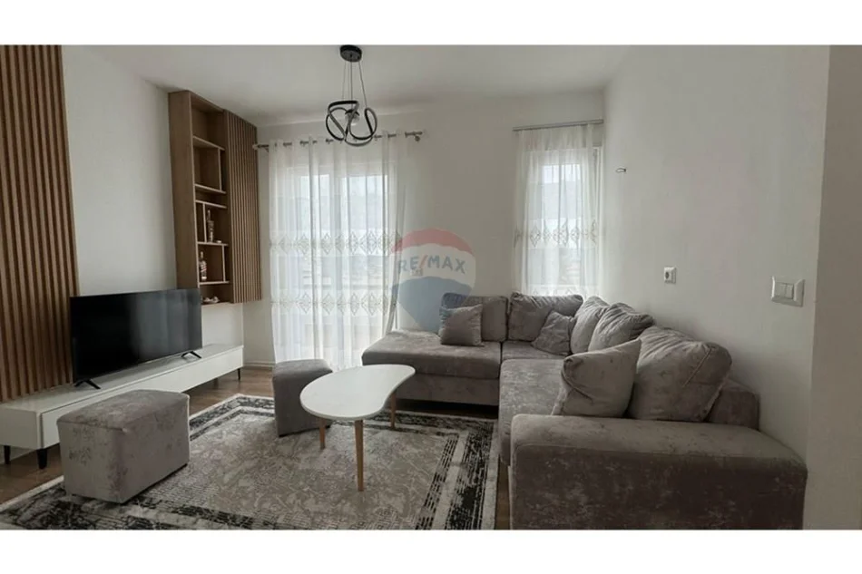 Tirane, jepet me qera apartament 2+1+Ballkon Kati 4, 79 m² 550 € (Xhamia Selite)