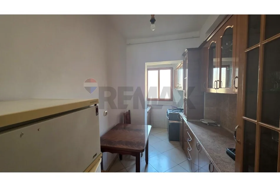 Vlore, shitet apartament 1+1 Kati 5, 70 m² 79.000 € (Rruga Dush Strati, pranë Zjarrfikëses)