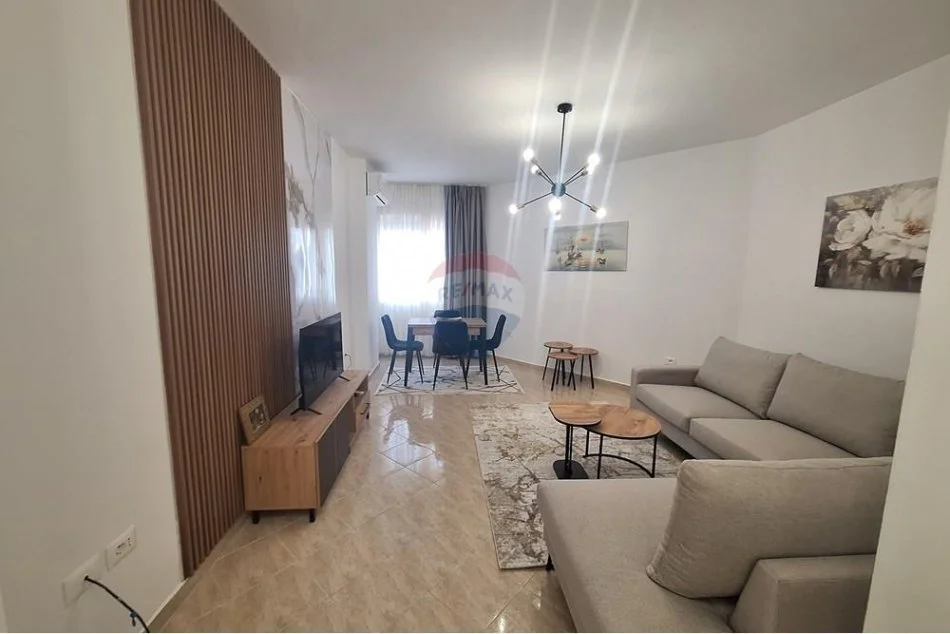 Tirane, jepet me qera apartament 1+1+Ballkon , 78 m² 500 € 