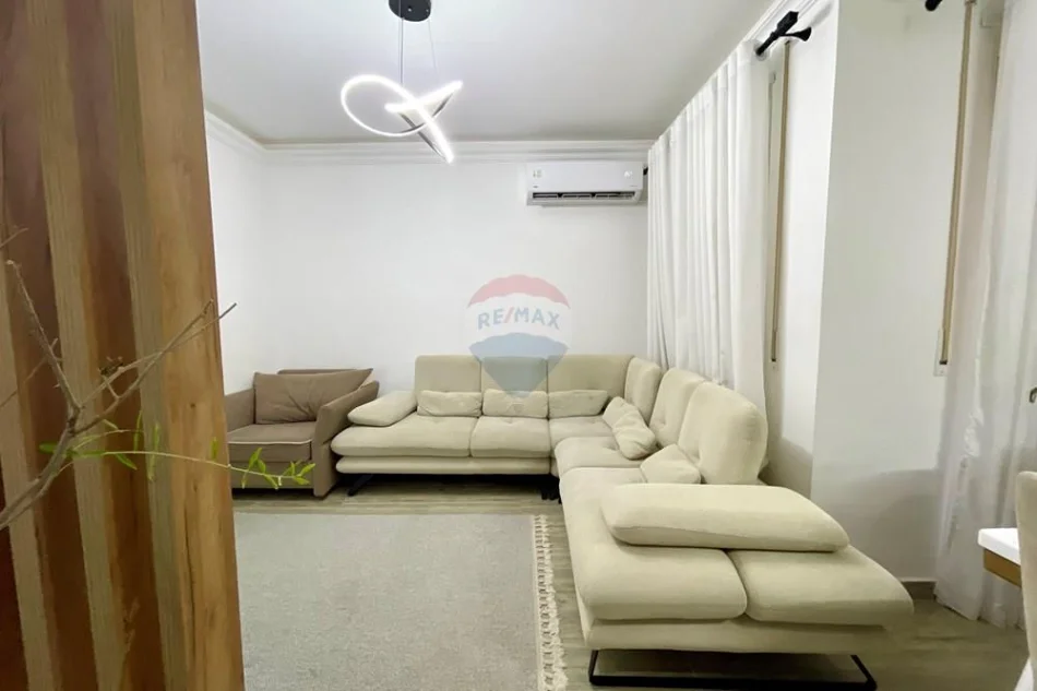 Tirane, shitet apartament 1+1+Ballkon Kati 3, 68 m² 140.000 € (spitali amerikan 3)