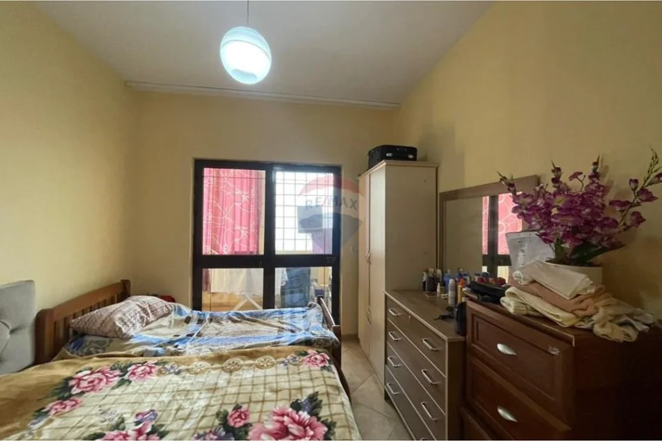 Tirane, shitet apartament 1+1 , 145.000 €