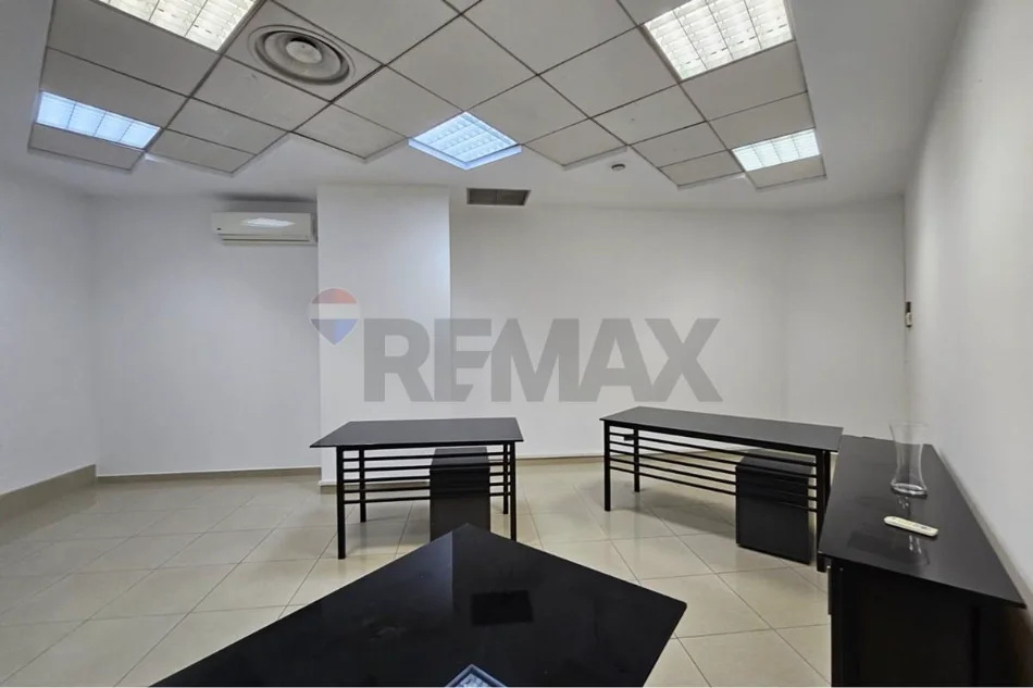 Tirane, jepet me qera , 40 m² 600 € (Bulevardi Dëshmorët e Kombit, Tiranë)