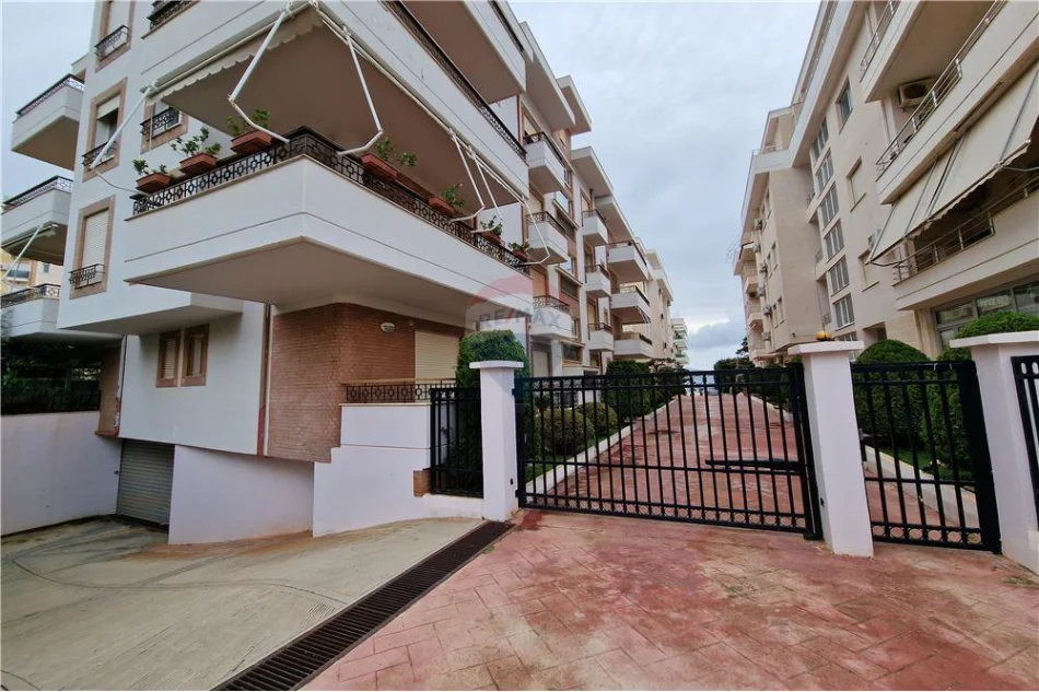 Vlore - Lungomare, shitet apartament 2+1 Kati 0, 185 m² 290.000 € (Rruga Stefan Pano, Uji i Ftohte, Vlore)