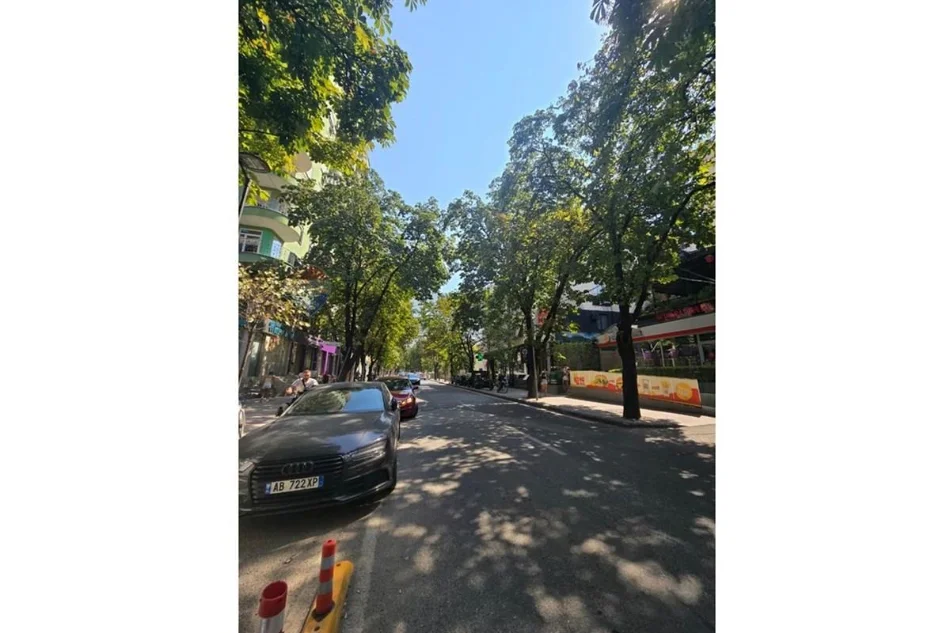 Tirane, jepet me qera ambjent biznesi Kati 0, 120 m² 3.000 € (sami frasheri)