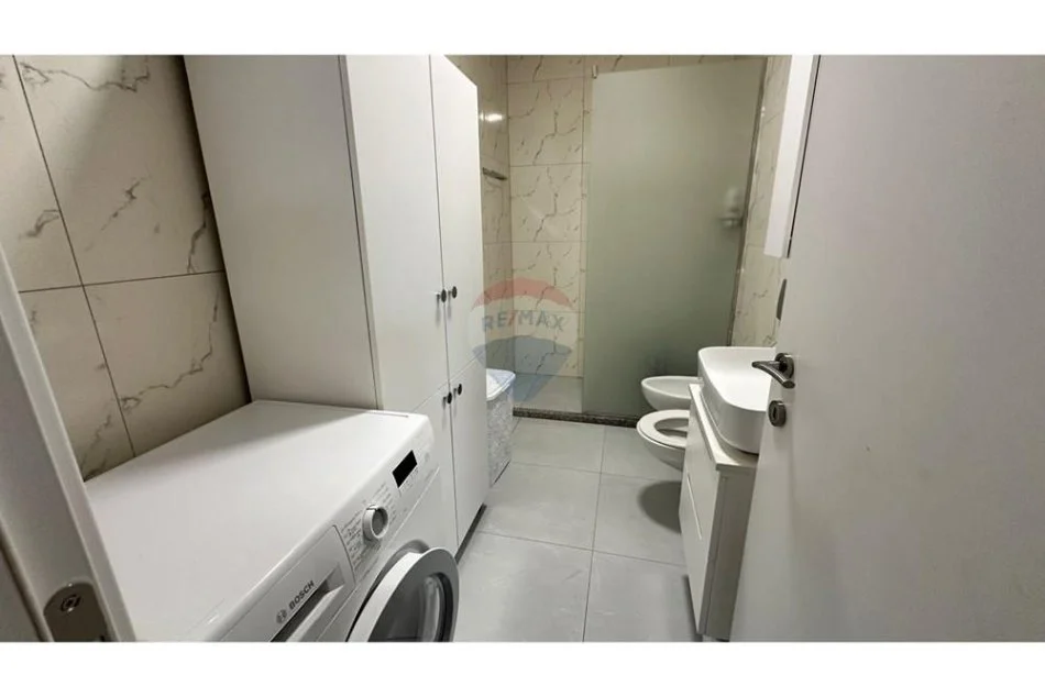 Tirane, jepet me qera apartament 2+1+Ballkon , 92 m² 650 € (Tirana Golden Park)