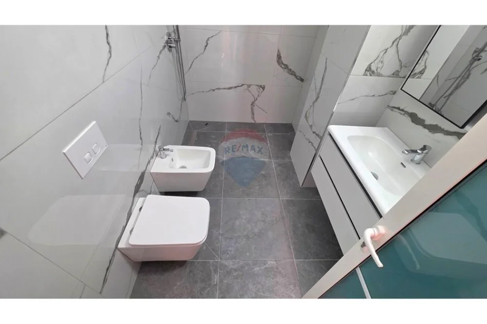 Vlore, shitet apartament 1+1 Kati 9, 78 m² 120.000 € (Rruga Dush Strati, pranë Zjarrfikëses)