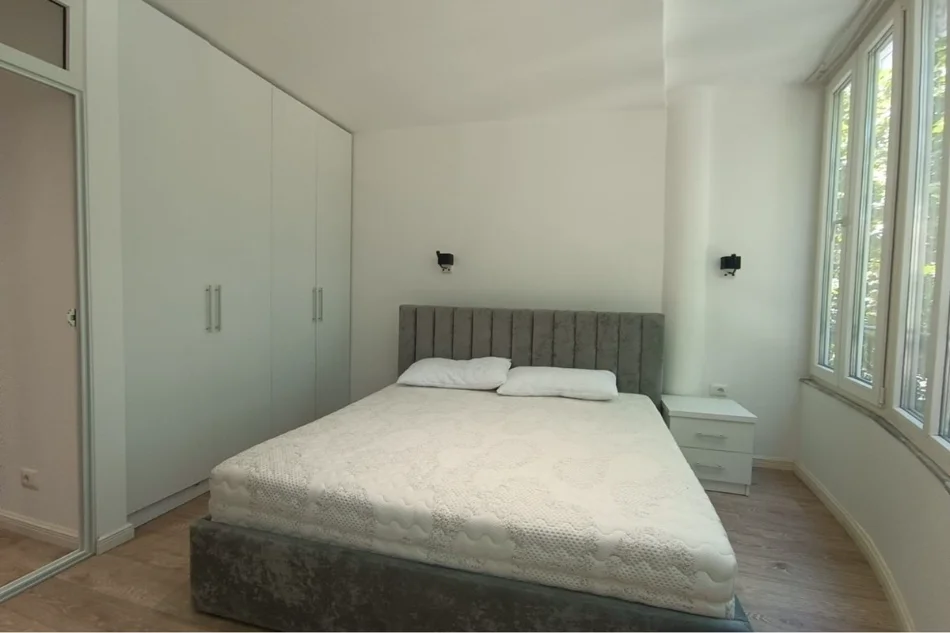Tirane, jepet me qera apartament 2+1 Kati 3, 600 € (don bosco)