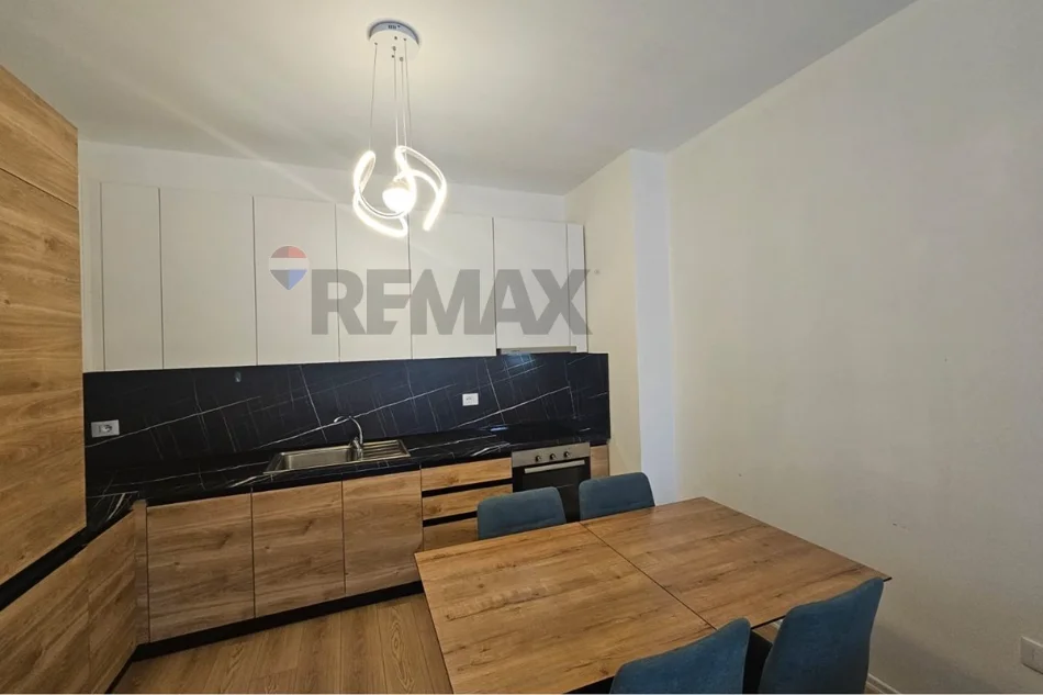 Tirane, jepet me qera , 80 m² 533 € 