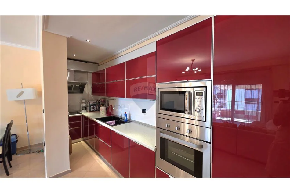 Vlore, shitet apartament 1+1+Ballkon Kati 3, 92 m² 157.000 € (Rruga Dhimitër Konomi, Vlore)