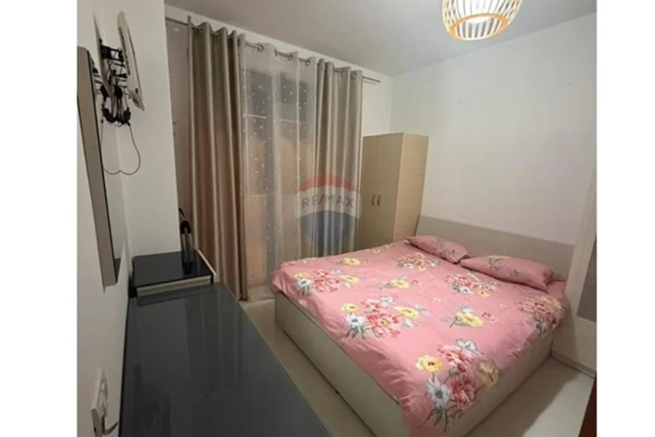 Tirane, jepet me qera 1+1 , 65 m² 500 € (Astir)